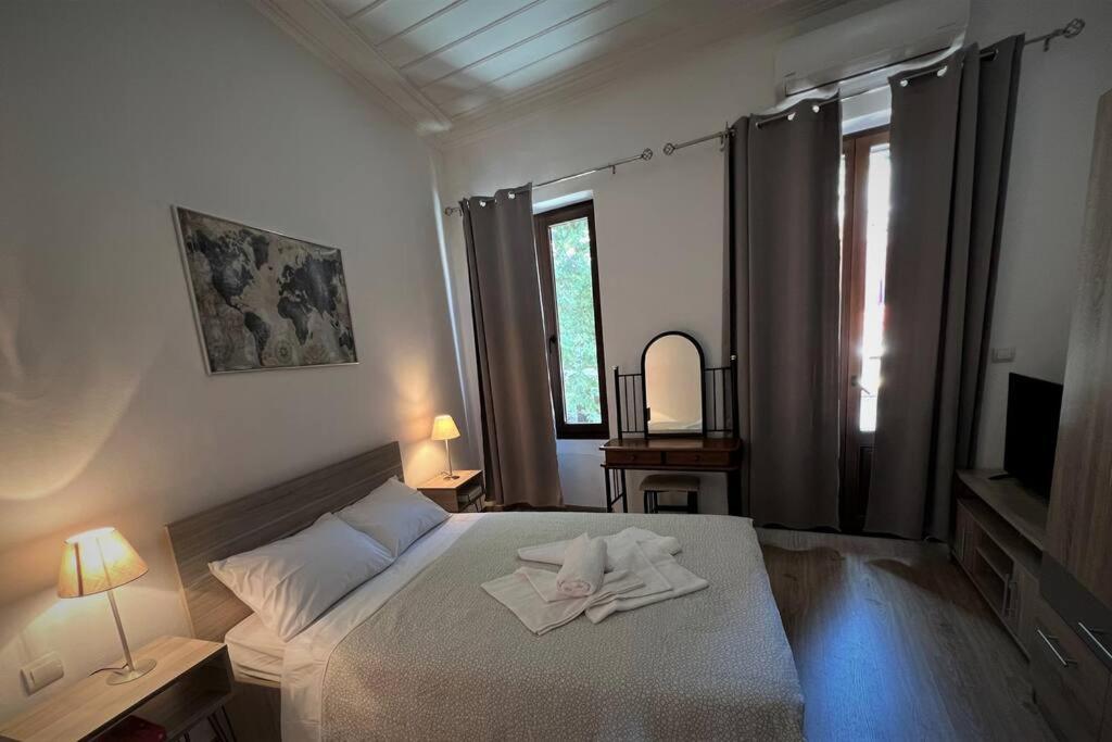 Villa Madame Parisienne à Nafpaktos Extérieur photo