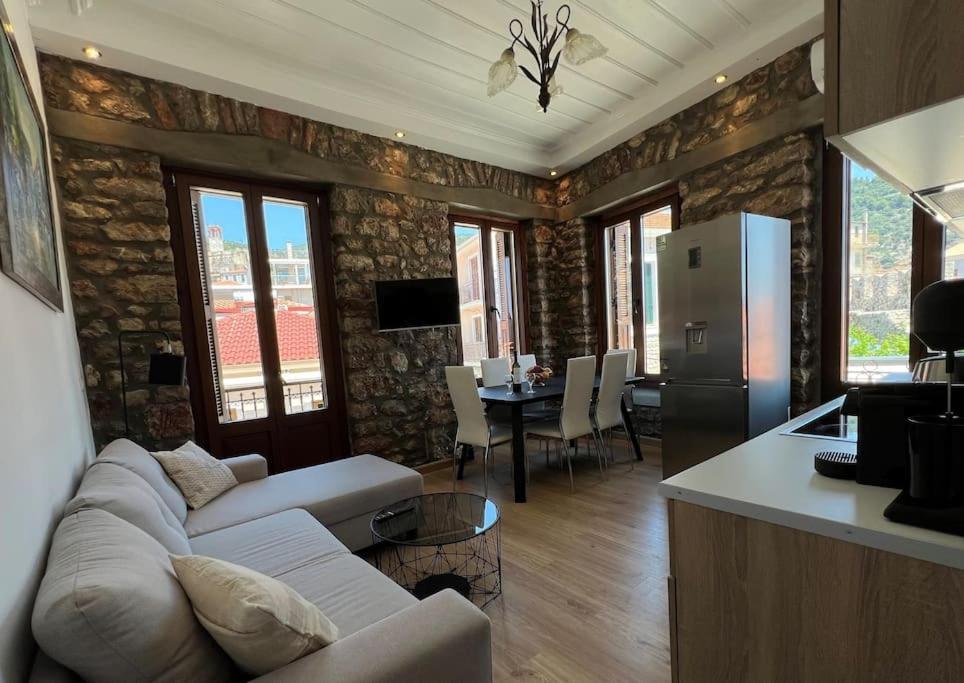 Villa Madame Parisienne à Nafpaktos Extérieur photo
