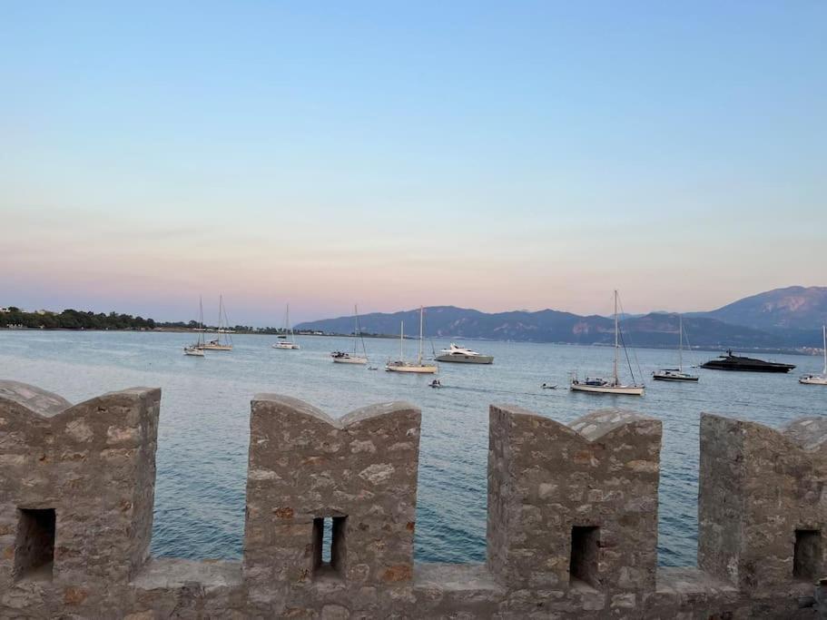 Villa Madame Parisienne à Nafpaktos Extérieur photo